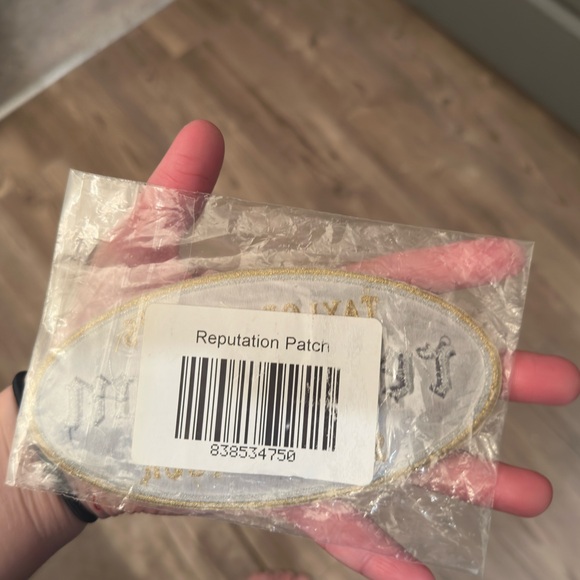 Taylor Swift Reputation Stadium Tour Official Patch. Never opened - Picture 4 of 5
